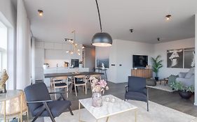 Ocean Breeze Luxury Apartment